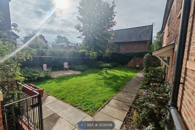 Flat, Northenden Road, Sale photo 2