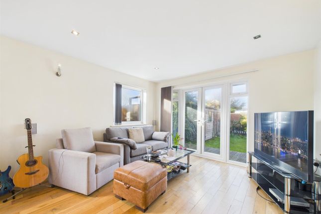 16, Rowe Avenue, Peacehaven photo 2