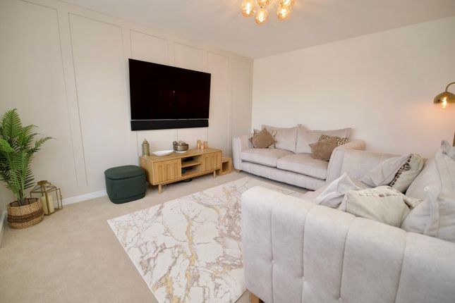 11, Campbell Close, Coventry photo 2