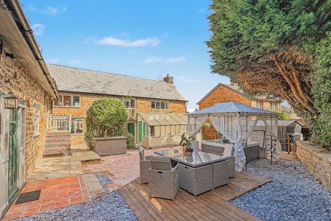 Manor Farm House, 61 Orchard Street, Daventry photo 2