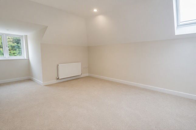 Flat 2, Redhill photo 4