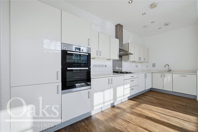 3 Dove House, 19, Jack Dimmer Close, London photo 4