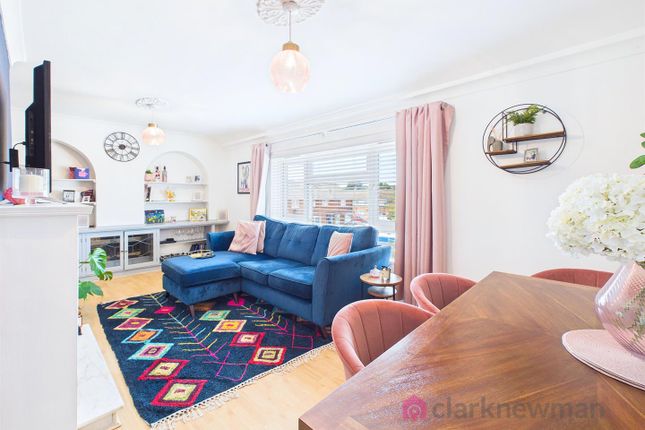 261, Fullers Mead, Harlow photo 2