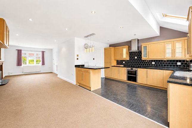 35 The Circuit, Alderley Edge photo 3