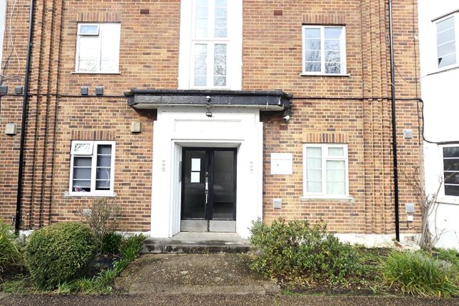 Flat 14, West Court, Hounslow photo 2