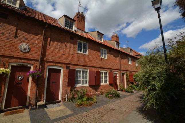 2 bed town house for sale in St. Leonards Court, Newark NG24