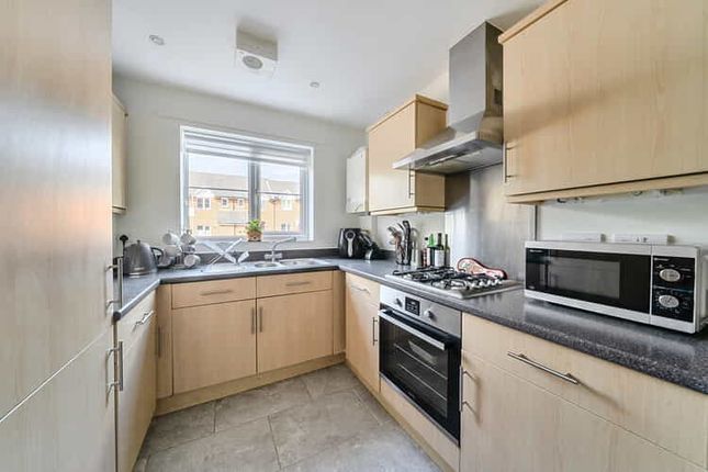 Acorn Avenue Frimley Green, Camberley photo 4