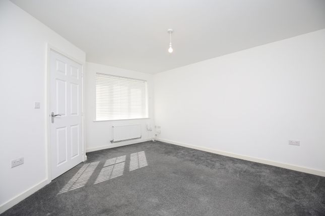 47, Romulus Way, Nuneaton photo 3