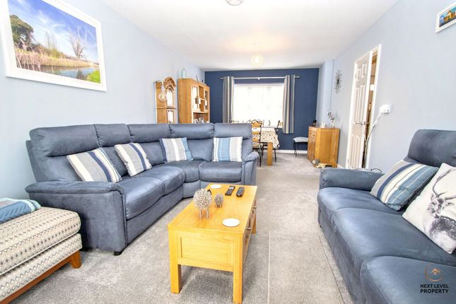 4 Lily Avenue, March photo 3