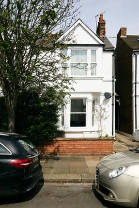 Flat to rent in Graham Road, Chiswick