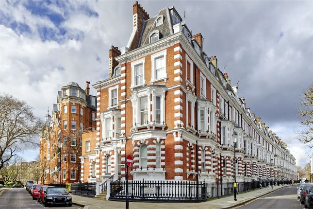 Flat for sale in Hornton Street, London