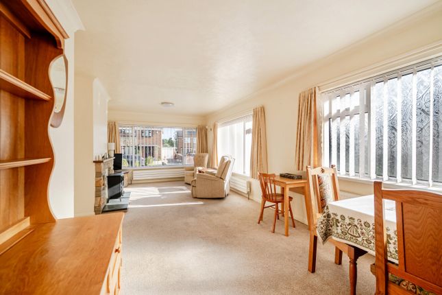 14, Hillcrest, Leeds photo 3