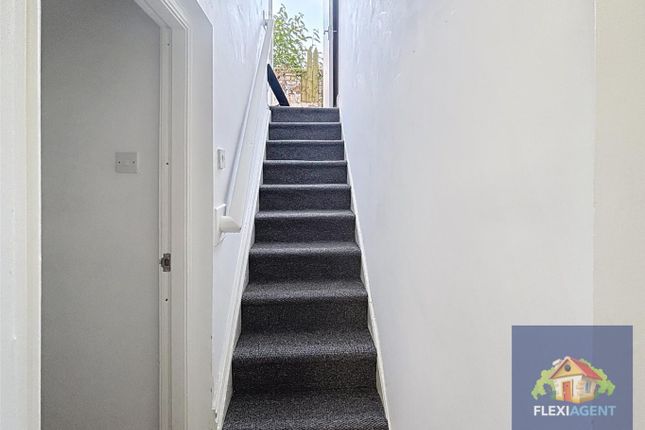 Basement Flat, 4 Royal Terrace, Southport photo 2