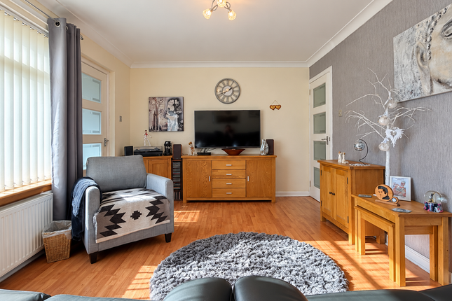 28, Roxburgh Place, Stenhousemuir photo 4