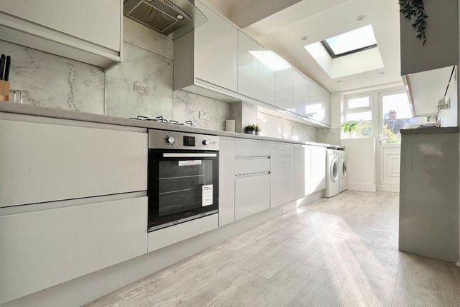 32, Brixham Crescent, Ruislip photo 3