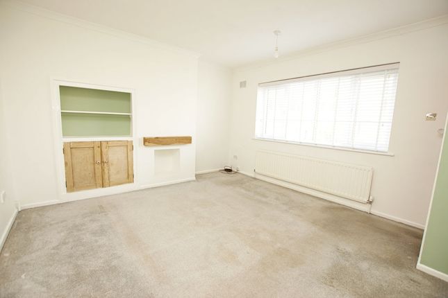 27, Kings Road, Lee-On-The-Solent photo 3
