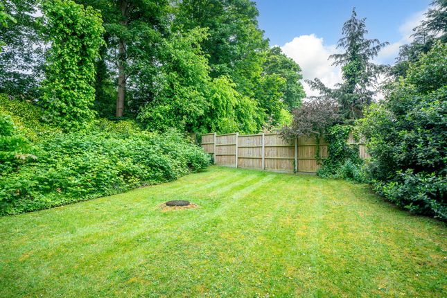 27, Christchurch Close, St. Albans photo 4