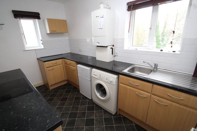 Sandringham Crescent, West Yorkshire photo 3