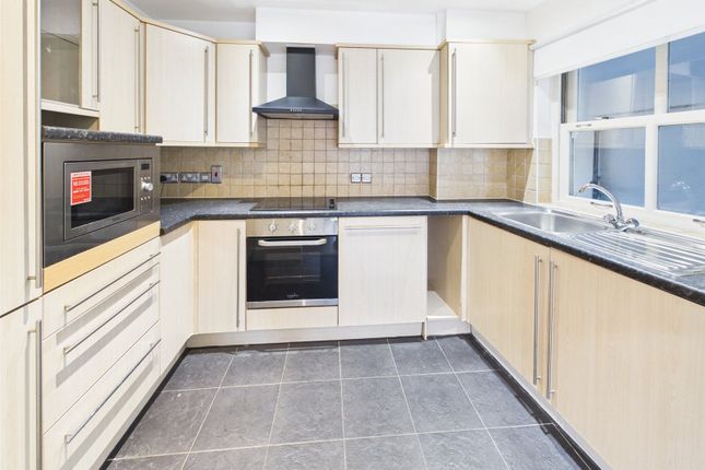 Flat 4,, Kyle House, Hampton photo 4