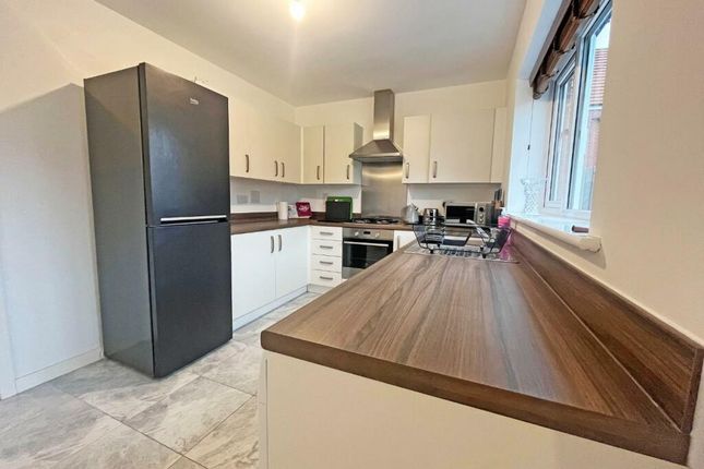 3, Theodore Close, Peterborough photo 3
