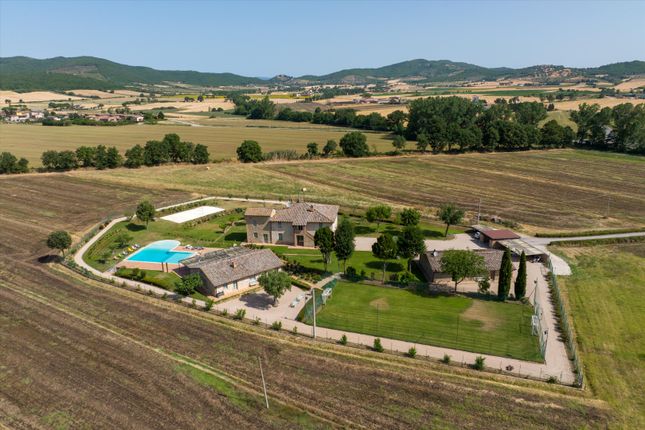Farmhouse for sale in Mugnano, Perugia, Umbria, Italy