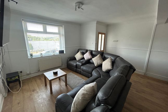 16, Bodwenarth Road, Cilfynydd, Pontypridd photo 4