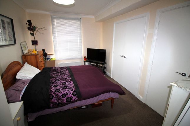 Flat B, 24, Dunalley Street, Cheltenham photo 4