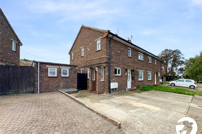 2-bed flat on Commonwealth Close, Kent, £200,000