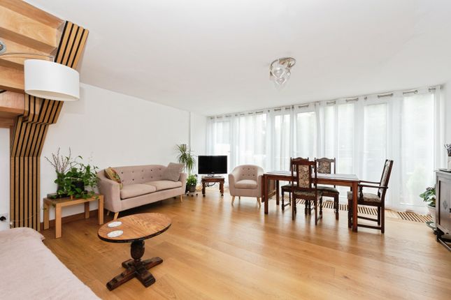 105, Distillery Walk, Brentford photo 2