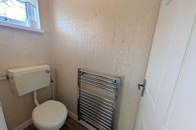 11 Tir Einon, Llwynhendy photo 2