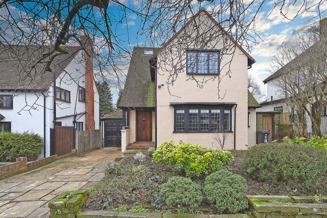 Thumbnail Detached house to rent in Luctons Avenue, Buckhurst Hill, Essex
