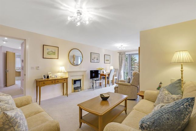2-bed flat on 32 Elles House, Shotfield, Wallington, £350,000