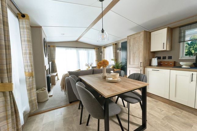 Abi Beverley Loungealt 03 0515 Rt 1920x1254 1024x669 1 (1)