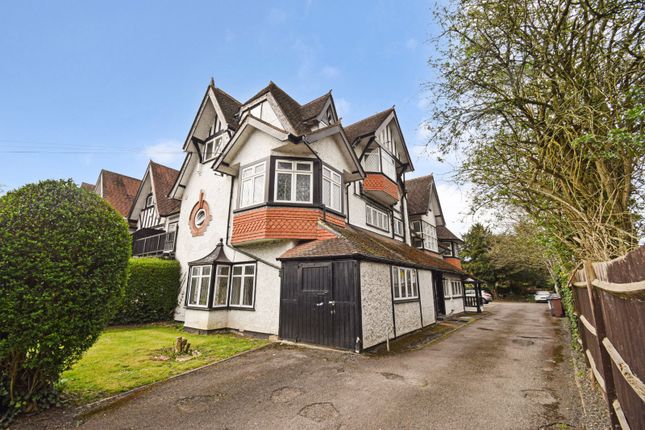 Studio flat on 2 Red Roofs,, Bath Road, Maidenhead, £145,000
