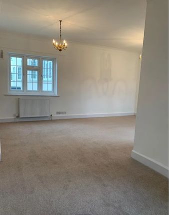 Etchingham Park Road, London photo 4