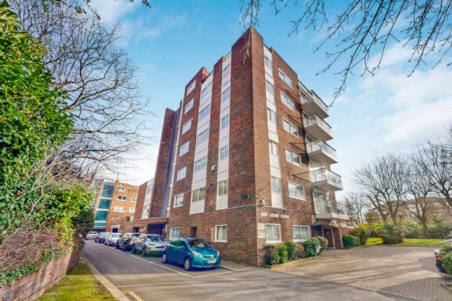Flat for sale in Oak Lodge Close, Stanmore