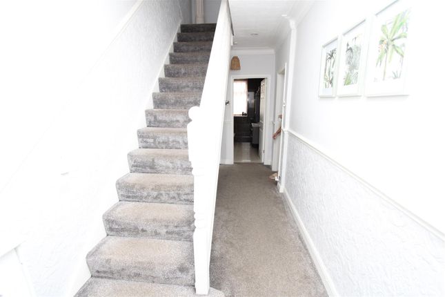 3, Russell Avenue, Bradford photo 4