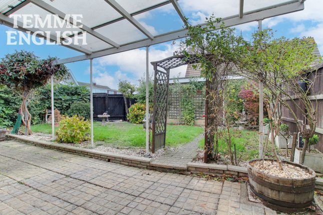2a Oakhurst Drive, Wickford photo 2