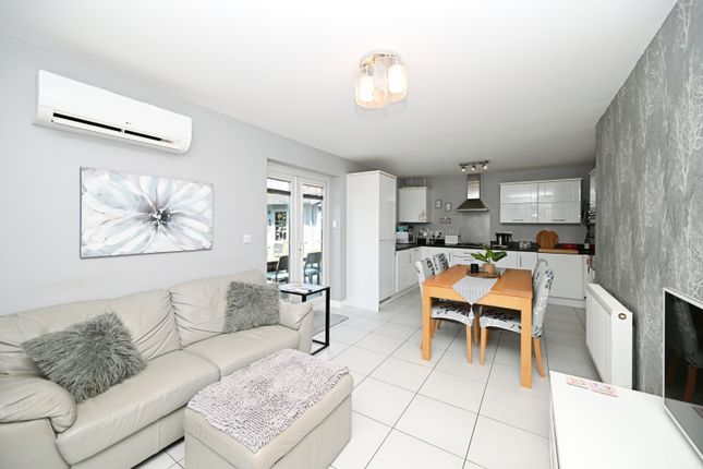 23, Sheepcote Drive, Rugby photo 3