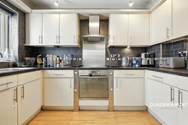 32 Thorncroft, Hornchurch photo 4