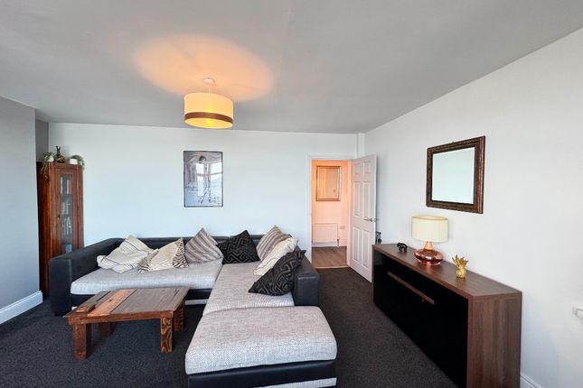 Flat to rent in East Parade, Whitley Bay