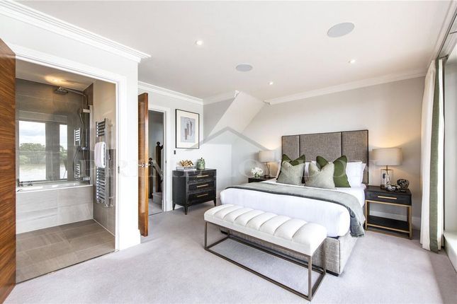 Terraced house for sale in Oxbridge Terrace, Hammersmith, London