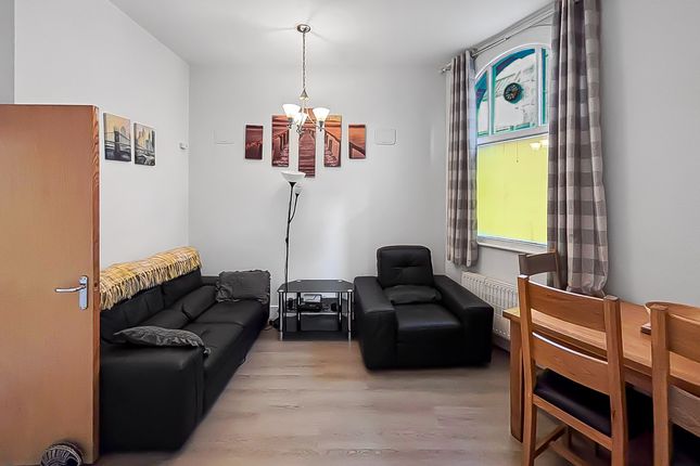 Flat Ground Floor Flat, 18, Ambrose Street, Cheltenham photo 2
