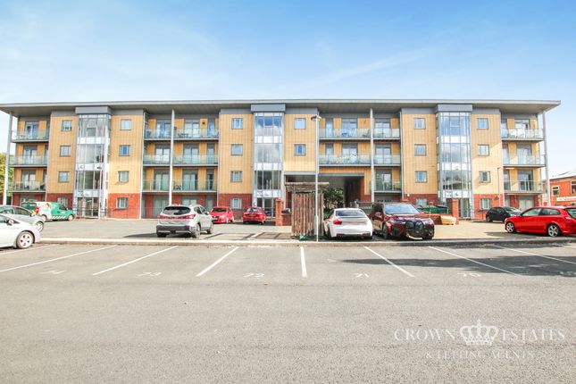1-bed flat on 3, Hollin Bank Court, Blackburn, £50,000