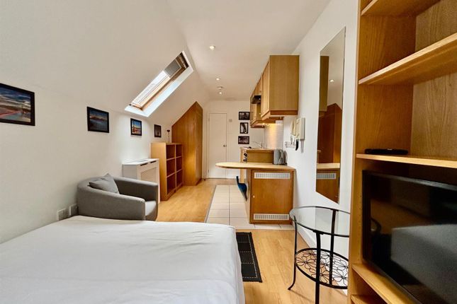 *24 350, Finchley Road, London photo 4