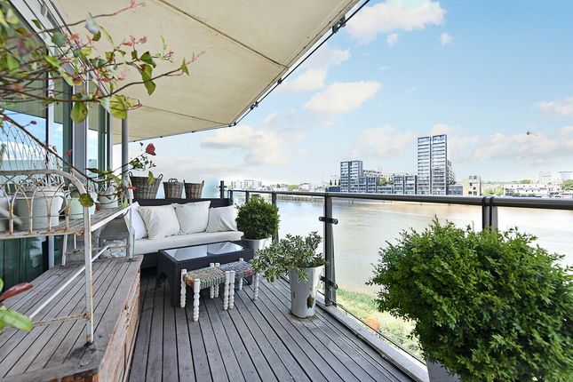 Flat to rent in Ensign House, Battersea Reach