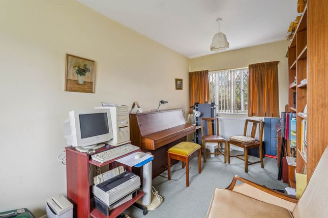 15, Grange Road, Tring photo 4