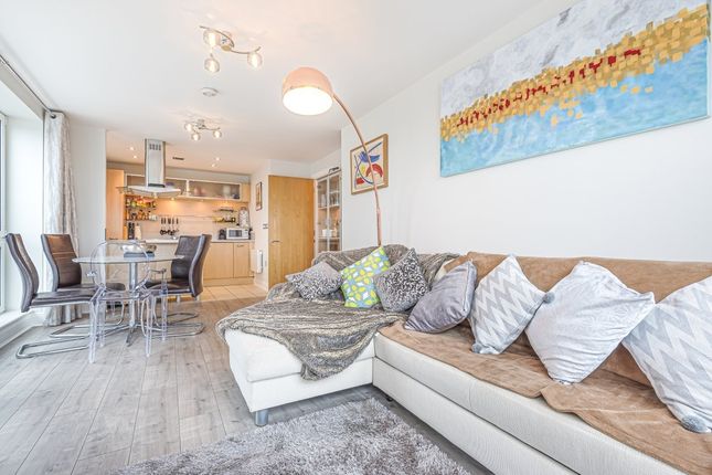14 Oyster Wharf,, Lombard Road, London photo 4