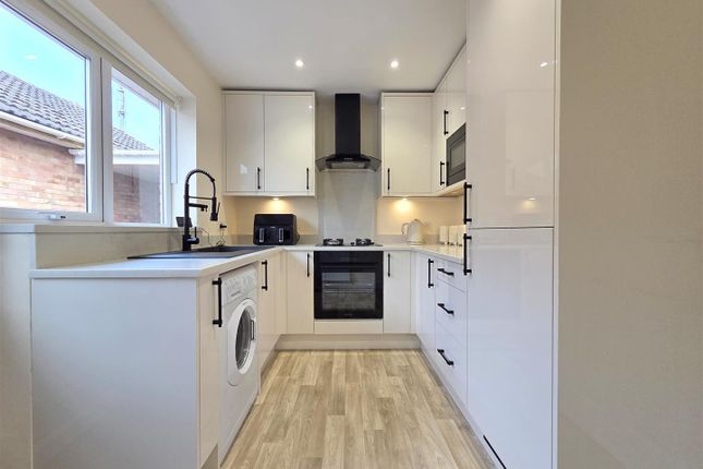 11, Oak Apple Close, Stourport-On-Severn photo 3