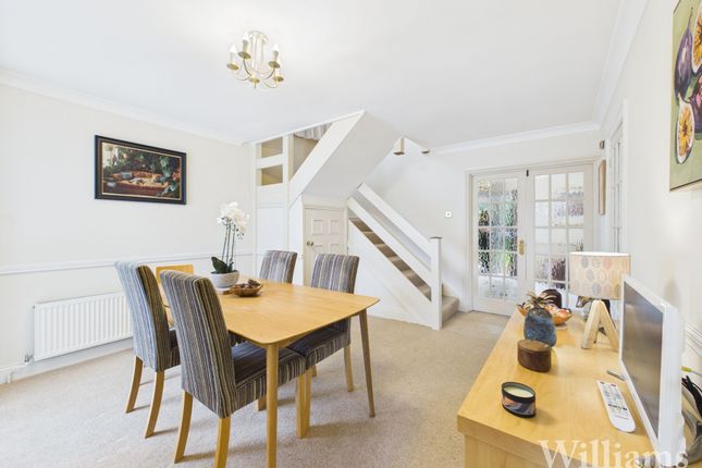 41 Golders Close, Aylesbury photo 2